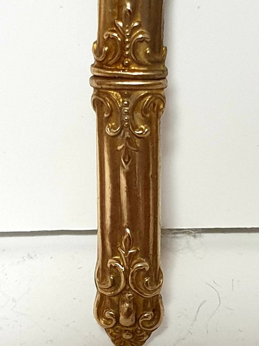 Raro antigo agulheiro do Sec. XIX com banho em ouro