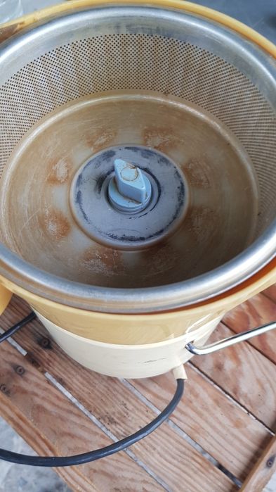 Продам Електро ‐Соковыжималку