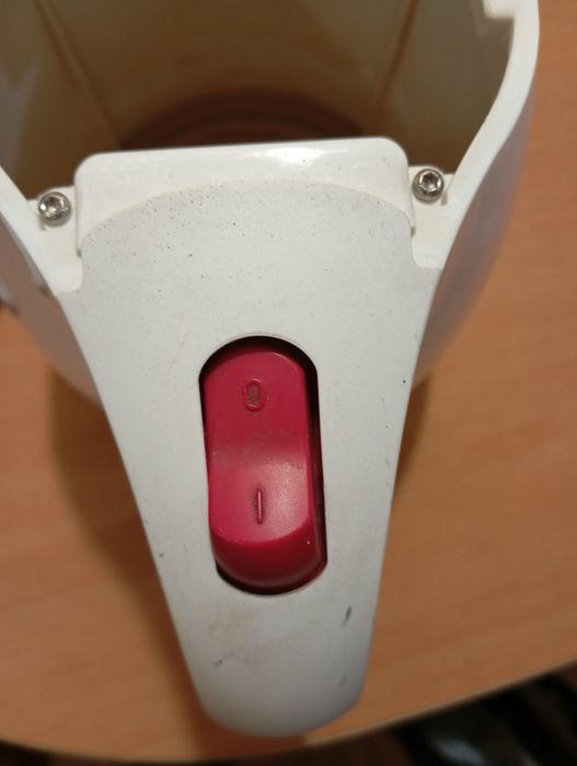 Чайники  электрические. Поломанные текут