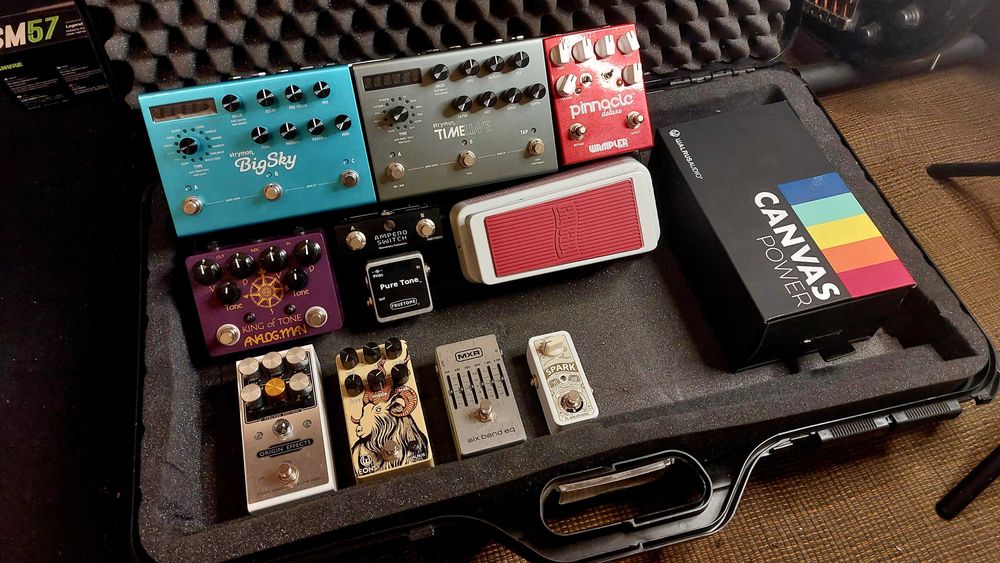 Pedais de guitarra elétrica (Strymon, Dunlop, Clones, MXR, Wampler, etc.)