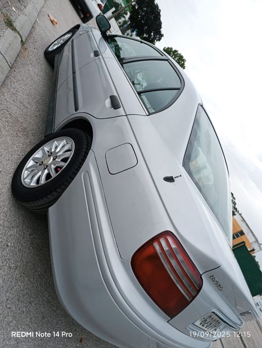 Accord 2001 com 180m km carro muito bom