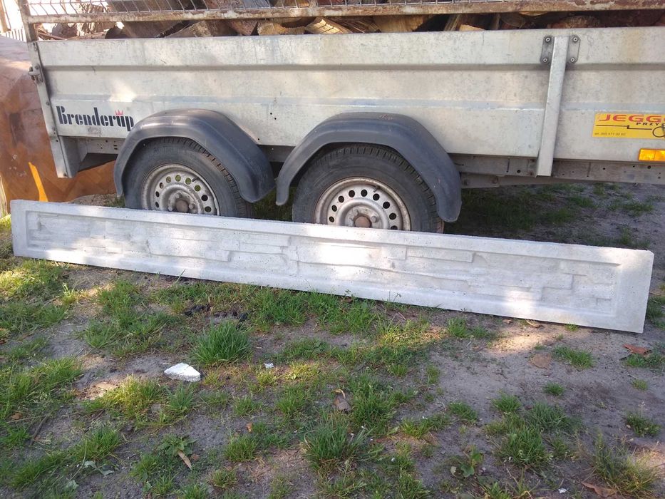 Płyta betonowa podmurówka do płotu panelowego,łączniki betonowe