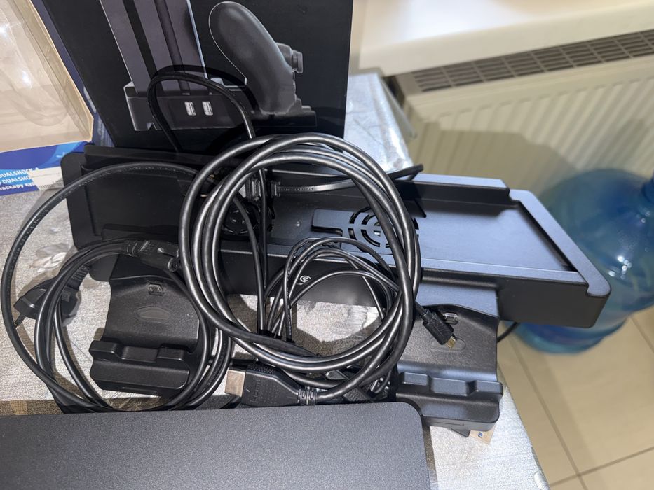 Продам Sony PlayStation 4 Slim 1TB+12дисків+2 геймпада