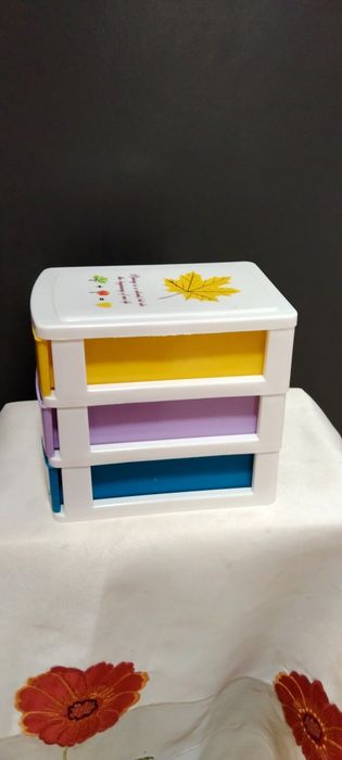 Pudełko na biżuterię z szufladkami