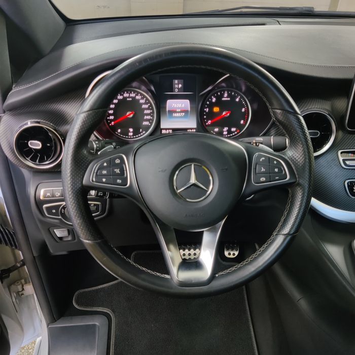 Мерседес v300 2019 року AMG