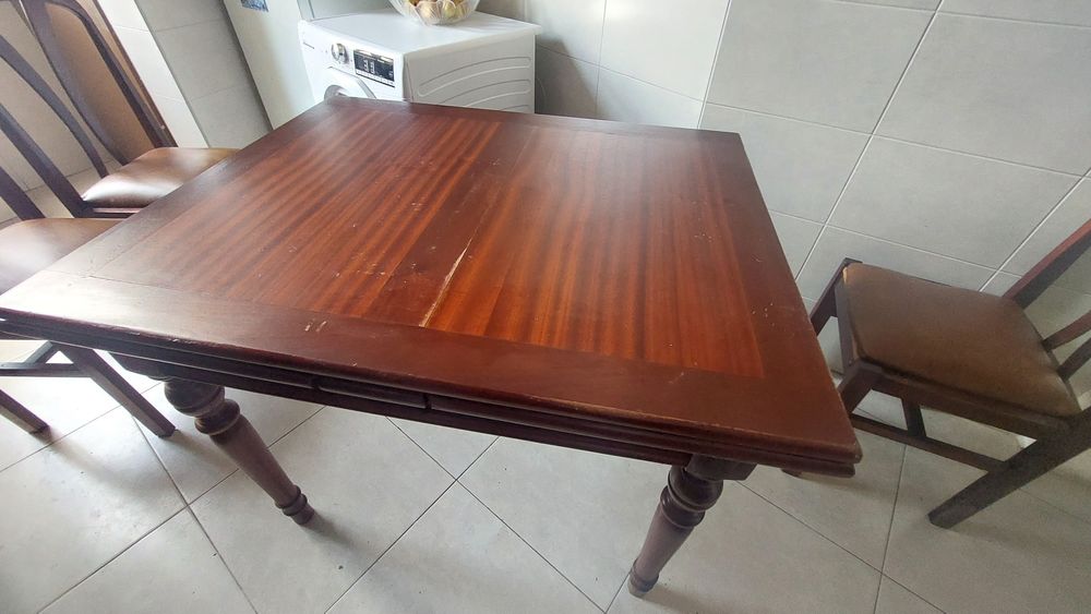 Mesa madeira com 3 cadeiras