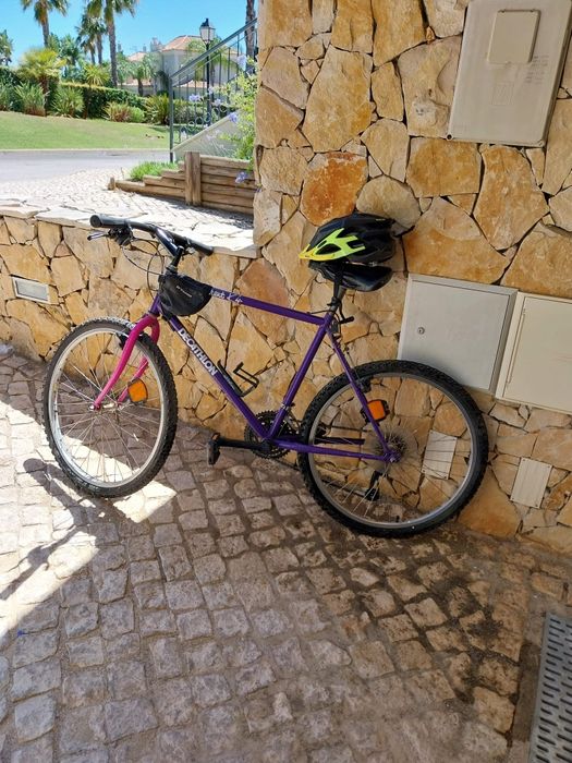 Bicicleta e capacete