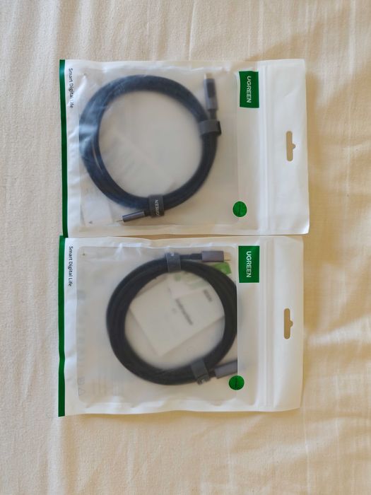 Dois Cabos UGREEN USB-C 240W PD 3.1 – 2 m com Ecrã Digital