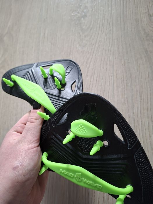 Madwave Finger Pro swimming paddles