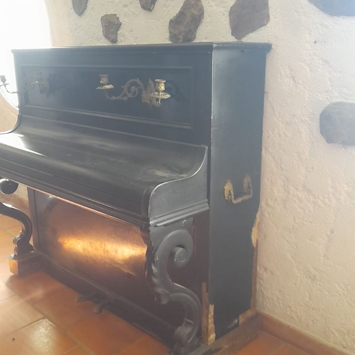 Piano - L. Baron Paris