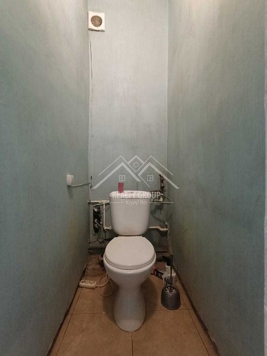 Продаж просторої 2к Сталінки на Соцмісті