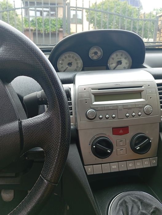 Samochód Lancia ypsylon