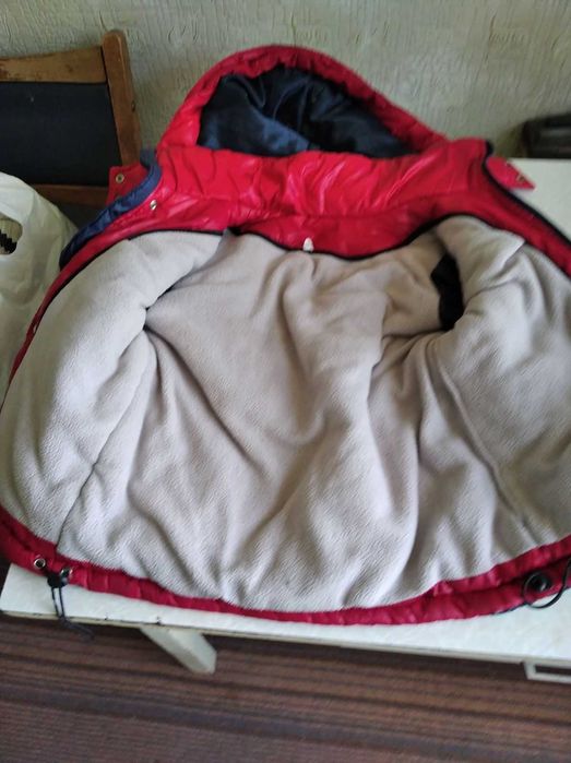 продам четыре курточки детские теплые