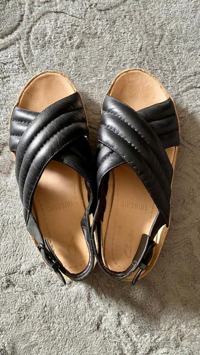Clarks skórzane sandały