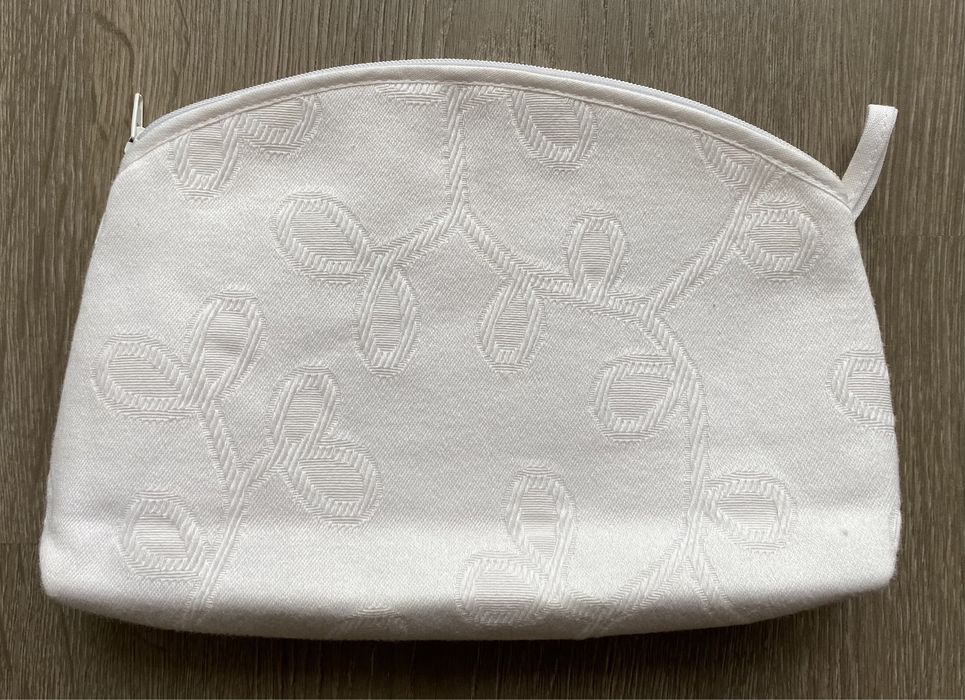 Bolsa necessaire bordada [NOVA]