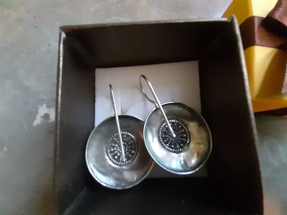 Brincos em prata contrastada, nunca usados