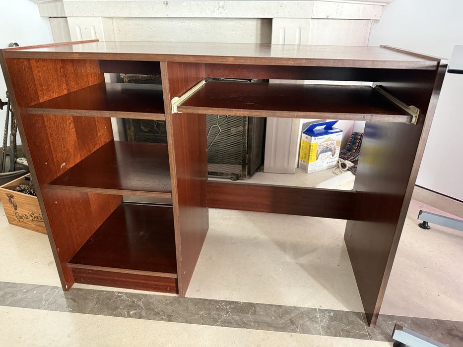 Mesa de escritório de madeira