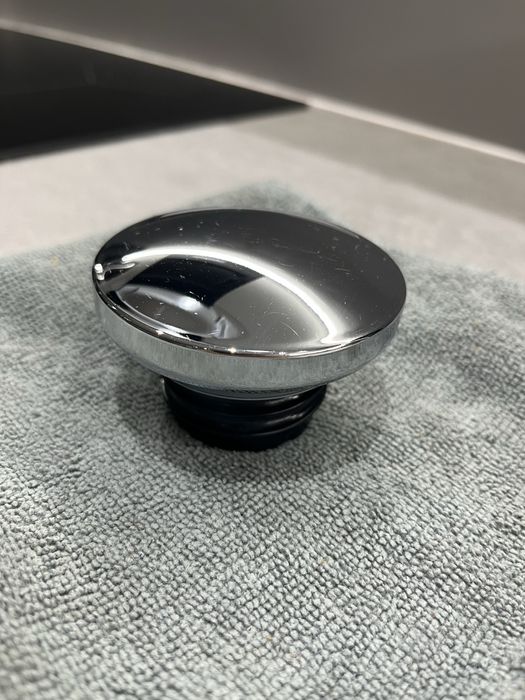 Korek wlewu OEM Harley Davidson Street Bob Dyna Softail Sportster