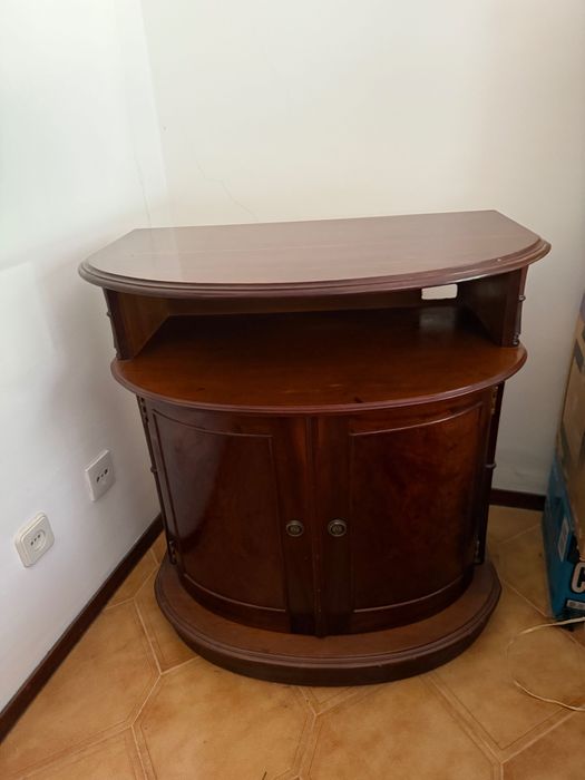 Móvel em madeira de TV