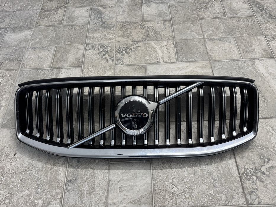 Решітка Volvo XC60