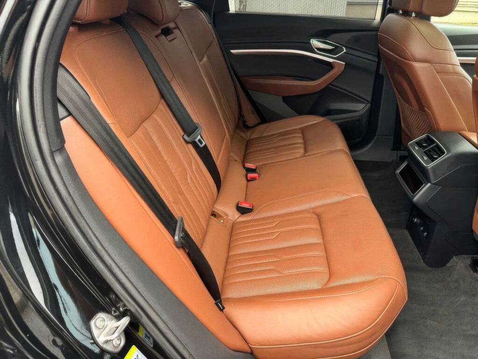 Audi e-tron S Premium Plus quattro Sportback      2023