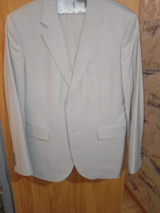 Продам брючный костюм