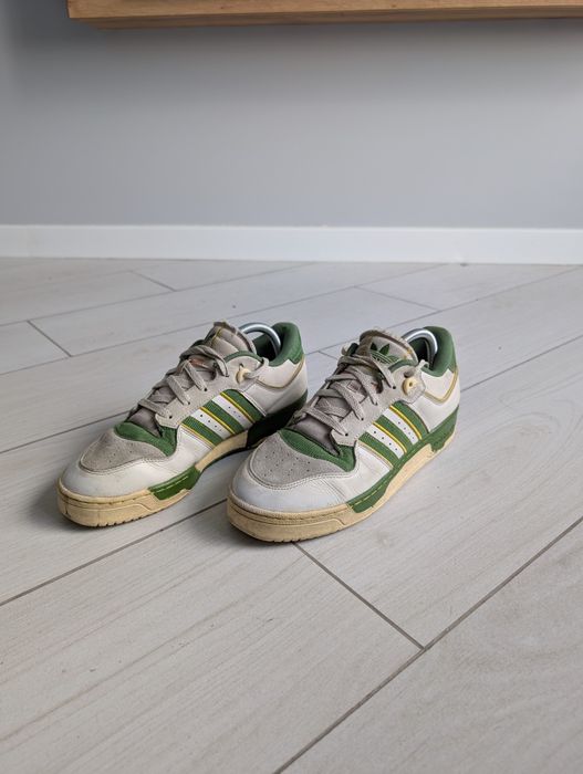 Чоловічі кросівки Adidas Rivalry low розмір 9 uk