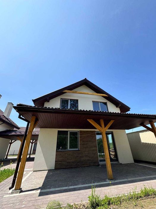 Продаж сучасного будинку в клубному містечку з басейном