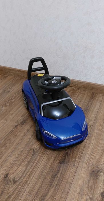 Машина-толокар для катання Tesla JOY з музичним кермом