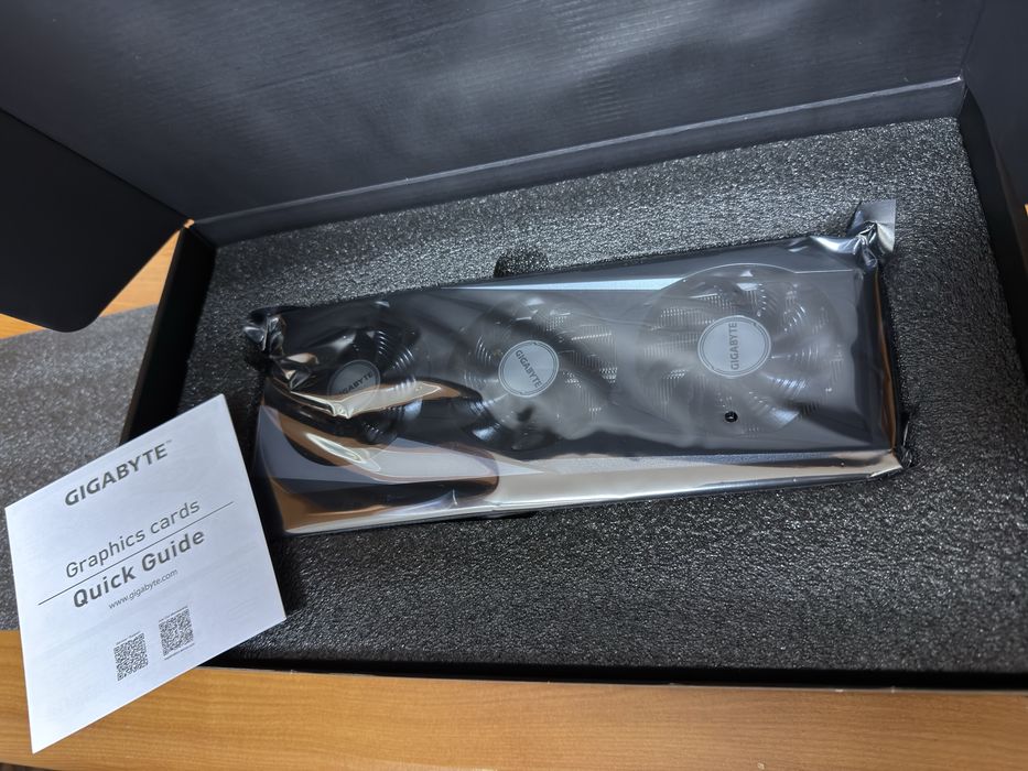Продам відеокарту Gigabyte AMD Radeon RX 7600 Gaming OC 8G