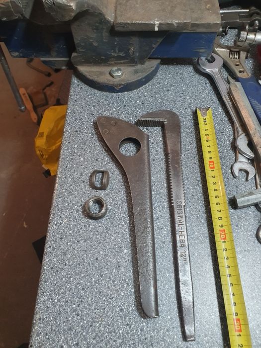 Solidny stary klucz hydrauliczny żabka