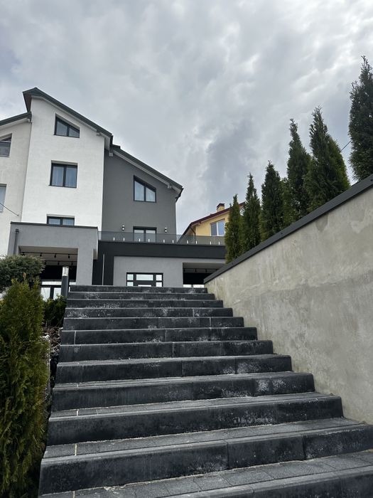 Будинок у Сокільниках з терасою і басейном