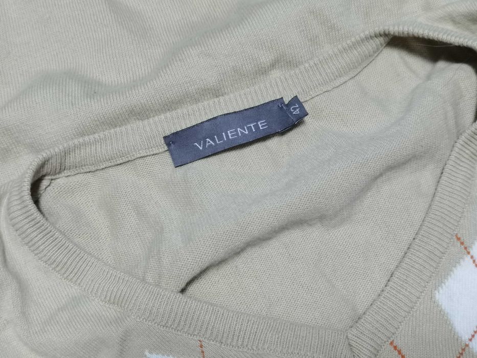 Cream Vest With Diamonds 42