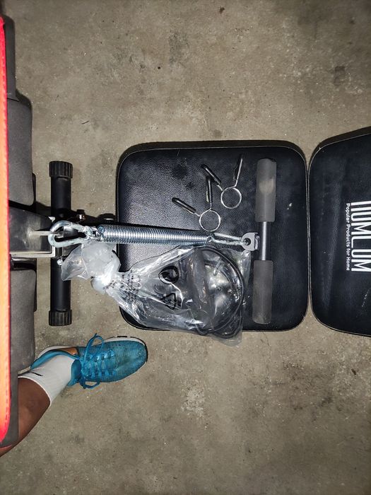 Banco de Musculação + Halteres – Bom estado