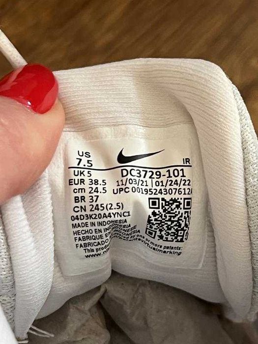 Женские белые кроссовки nike новые 38.5 размер индонезия Nike Free Run