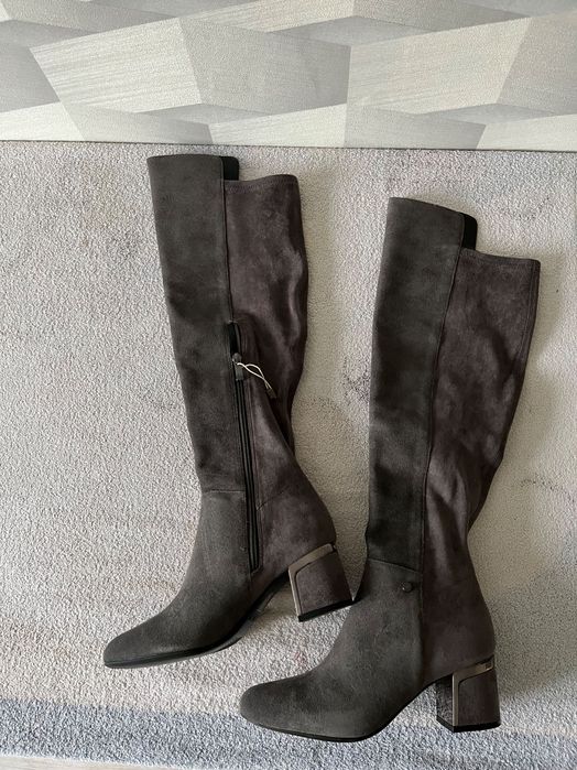 Сапоги DKNY розмір 37,5 (UK 4,5)