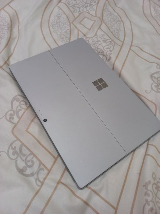 Microsoft surface pro 5 , отличное состояние
