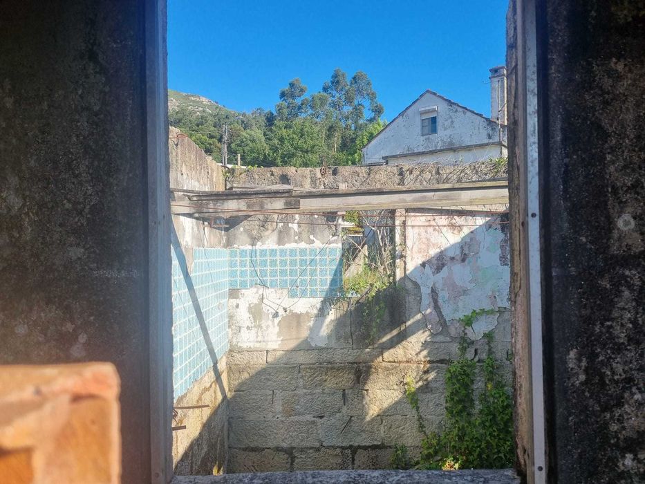 Moradia p/restauro com excelente vista Rio