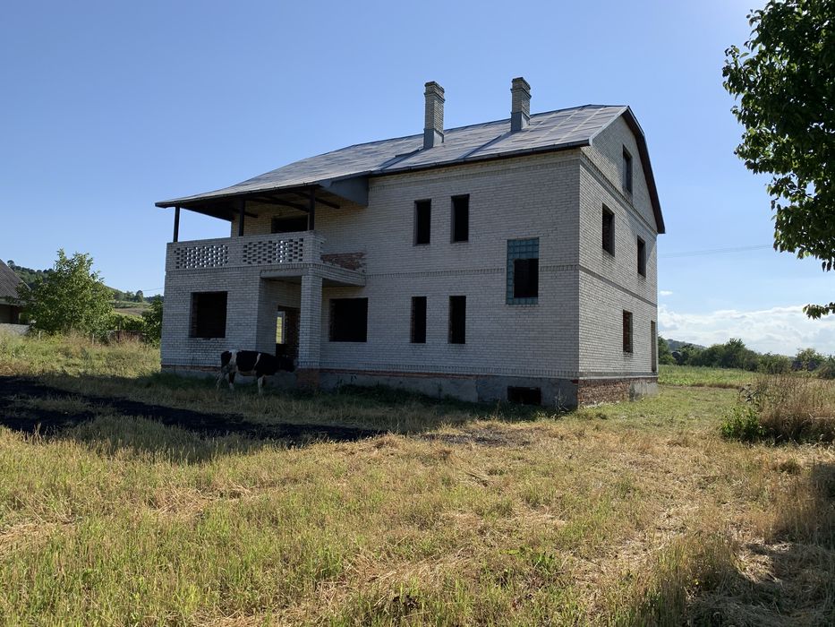 Продам будинок,недострой з вел. ділянкою 50 сот. трасса Е40 Київ-Чоп