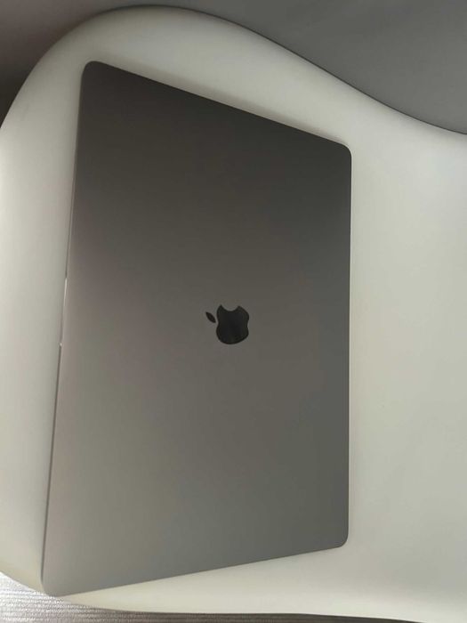 Apple MacBook Pro 16 cali A2141 i7 9gen. 4.5 GHz Turbo 512GB IDEALNY