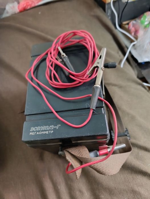 Шикарный ,шикарнеший мегаомметр,без аккумулятора.