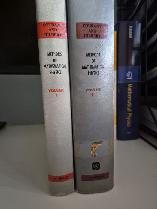 Livros universitários de física, engenharia e matemática