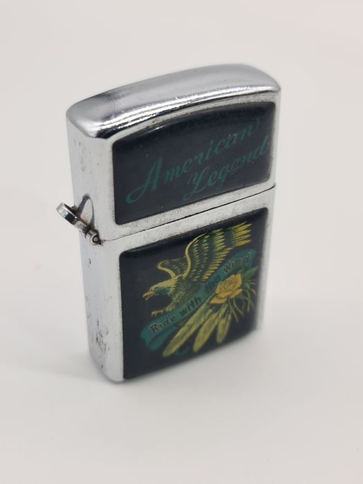 Isqueiro com abertura do tipo Zippo American Eagle