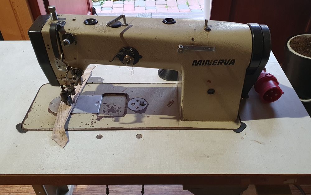 Maszyna do szycia jednoigłowa Minerva