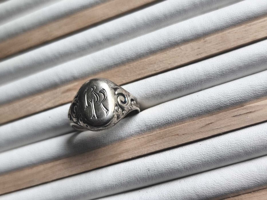 Srebrny sygnet z monogramem