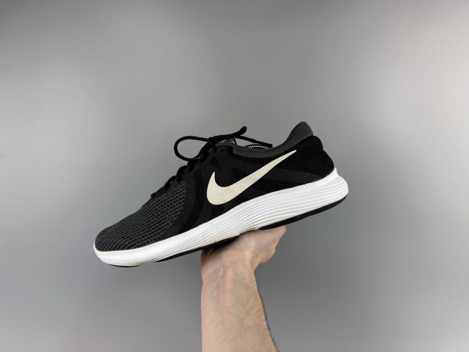 Розмір 46 29 см Чоловічі бігові кросівки Nike Revolution 4