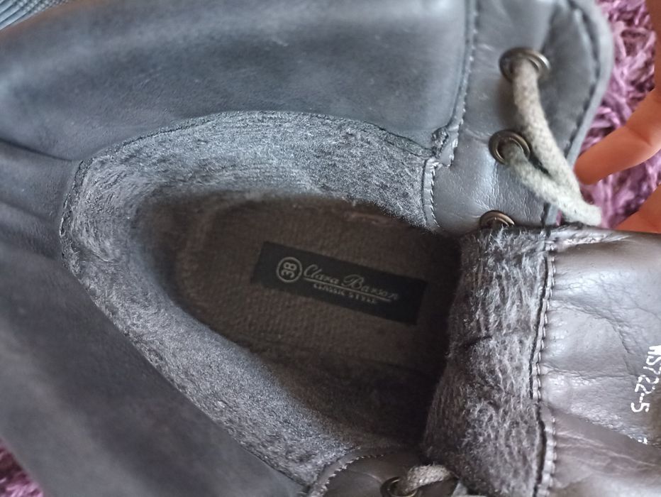 Szare ocieplane trapery 38