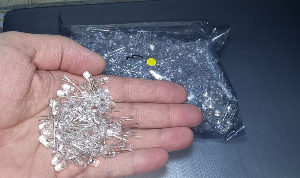 Світлодіод з круглою лінзою 5 мм для точкового освітлення.