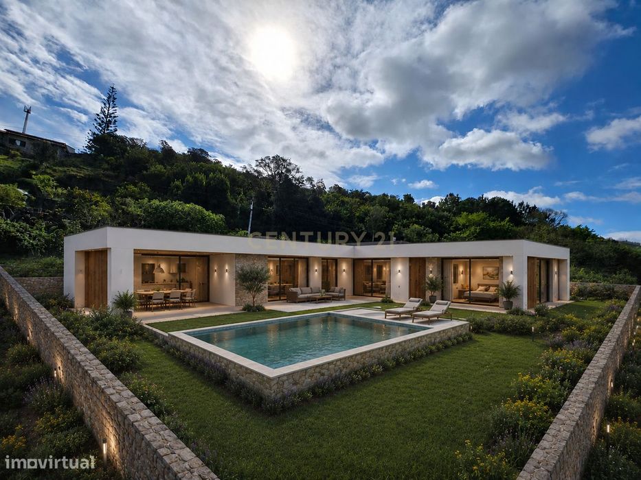 Terreno Urbano em Âncora-219m² de Construção com Vista Mar