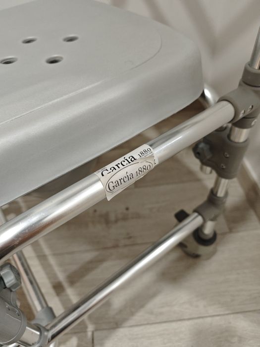 Cadeira de banho e sanitária